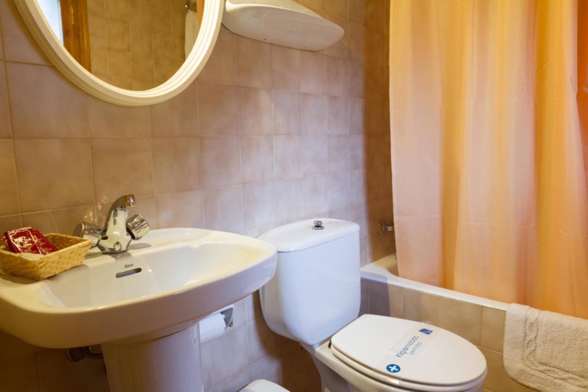 Hostal Aiguamog Salardú Buitenkant foto
