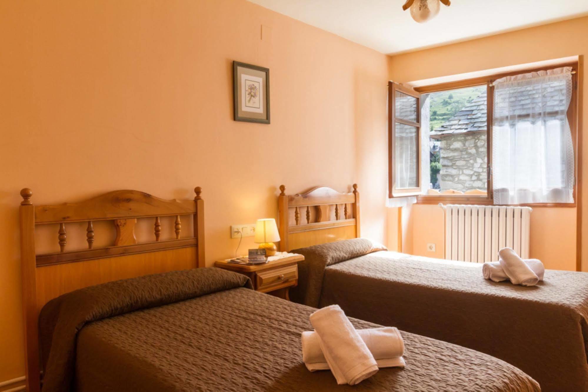 Hostal Aiguamog Salardú Buitenkant foto